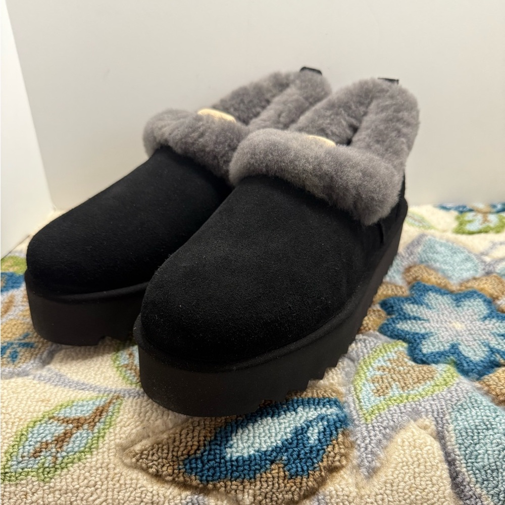 UGG Nita Platform Genuine Shearling Slippers Black Suede 11 NWT